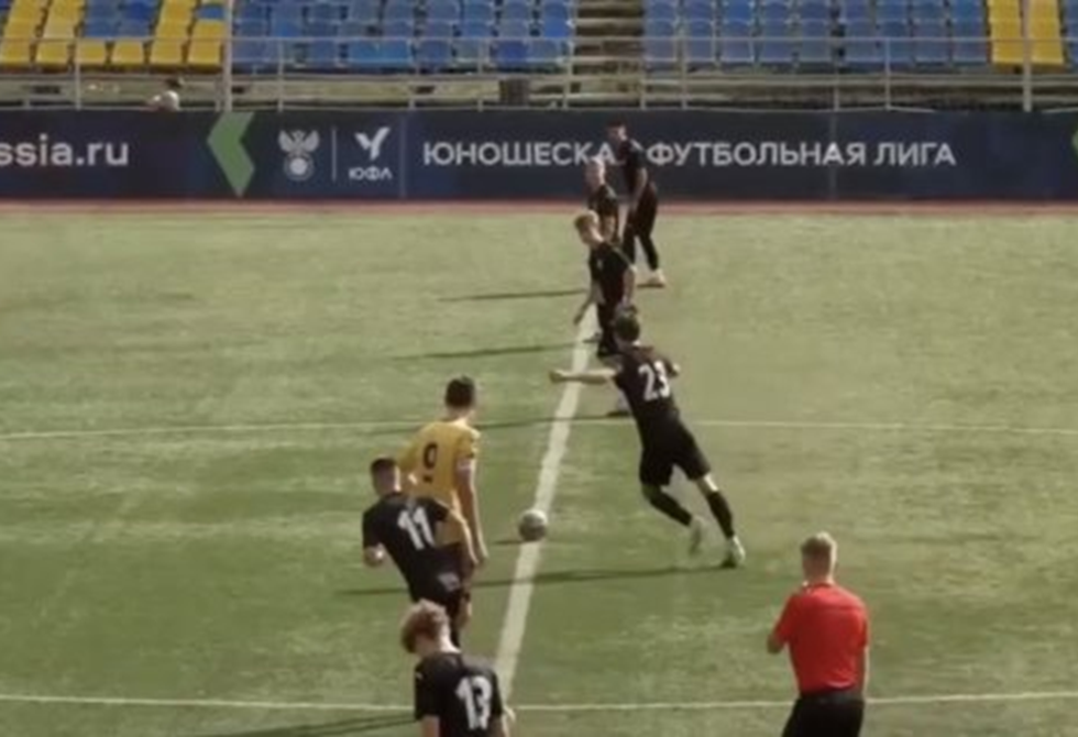 لاعب روسي شاب يسجل هدفا تاريخيا بعد 3 ثوان من بداية المباراة (فيديو)