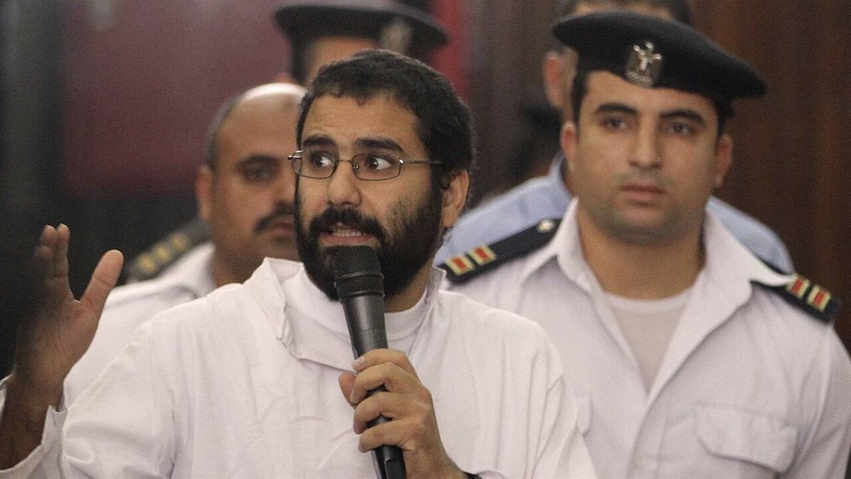 السيسي يقرر العفو عن علاء عبد الفتاح
