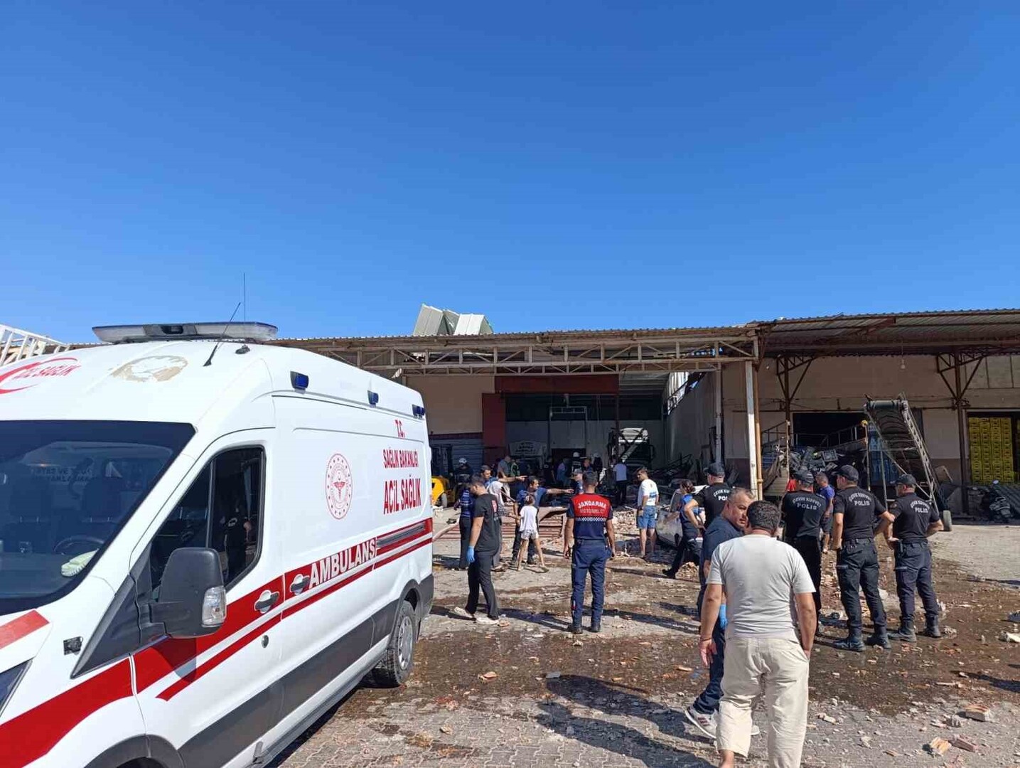 وسائل إعلام: جرحى بانفجار في سوق بمحافظة أنطاليا التركية