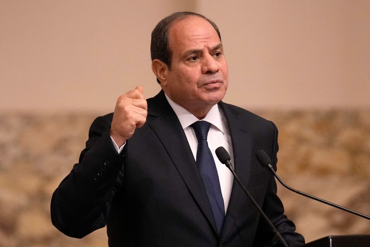 قرارات للسيسي تثير تفاعلا واسعا في مصر