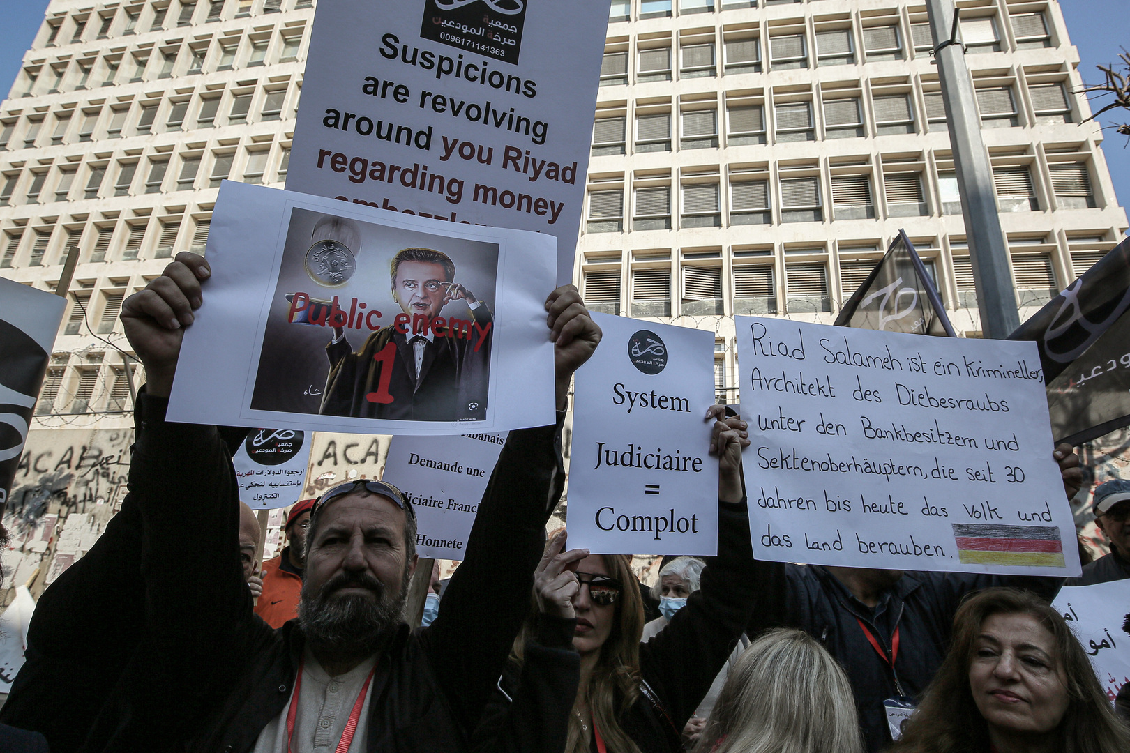 وزير مالية لبنان: رياض سلامة اختلق دينا بقيمة 16.5 مليار ونحن لا نعترف به