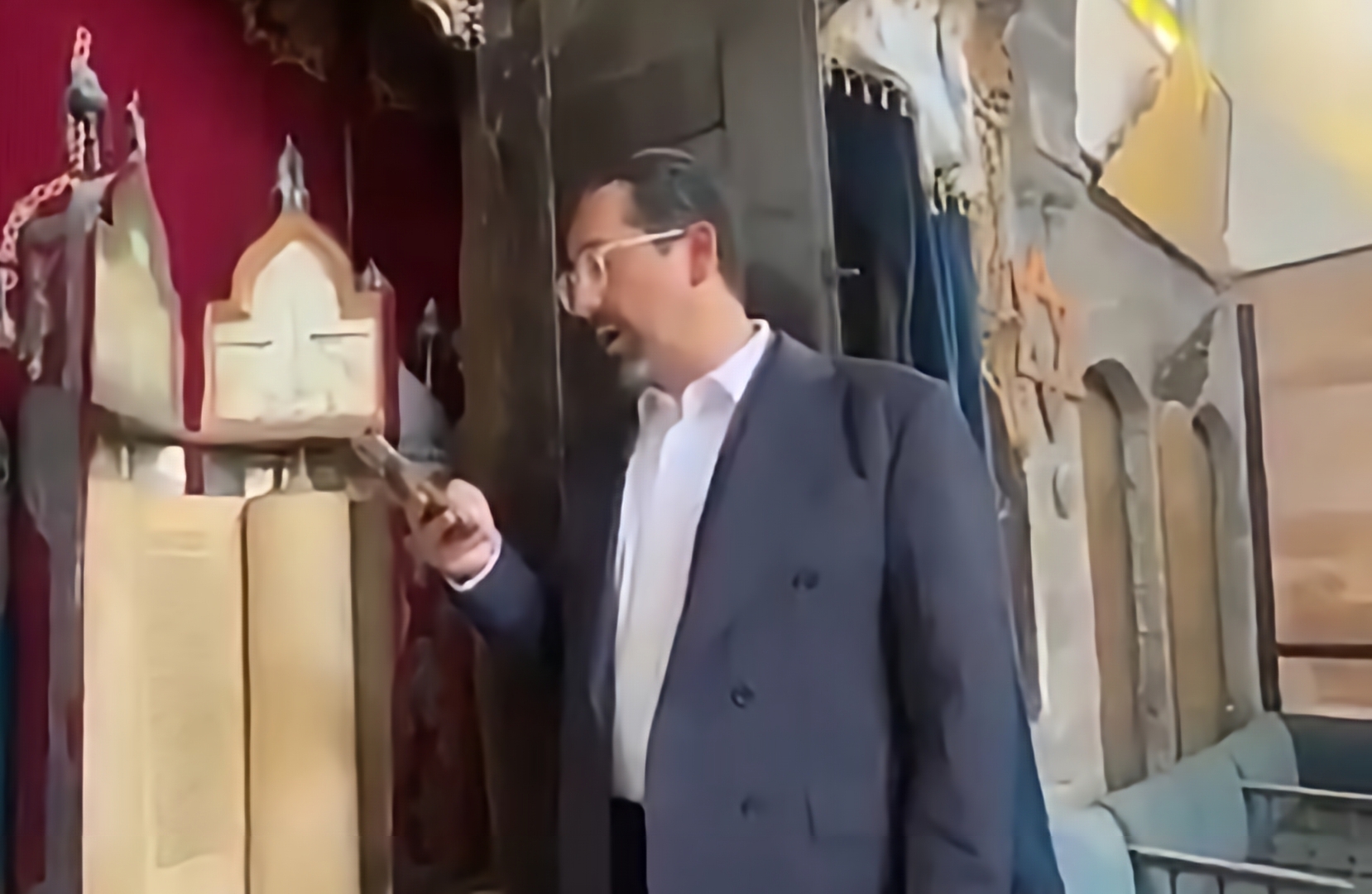 حاخام سوري أمريكي يصلي لأجل أحمد الشرع ويثير تفاعلا على مواقع التواصل (فيديو)