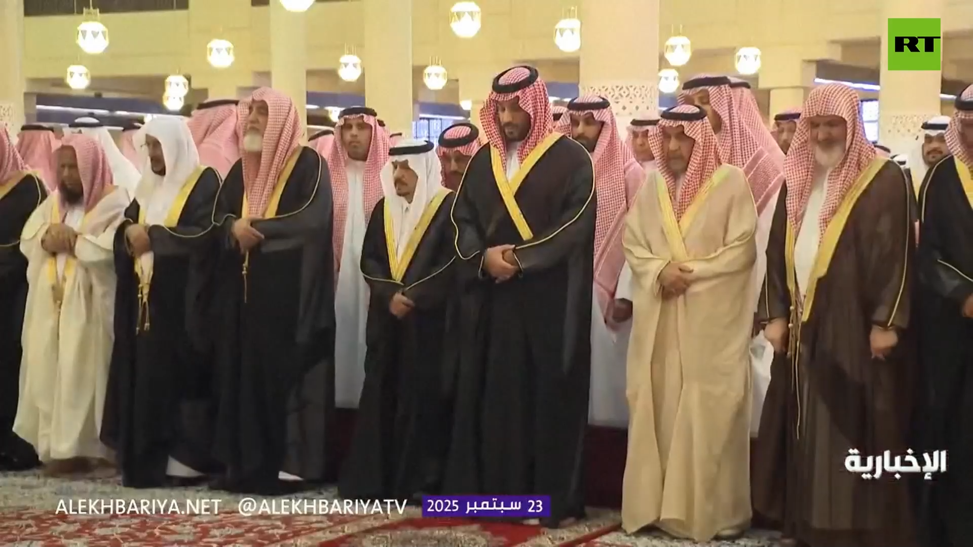 ولي العهد السعودي يودع المفتي العام للمملكة