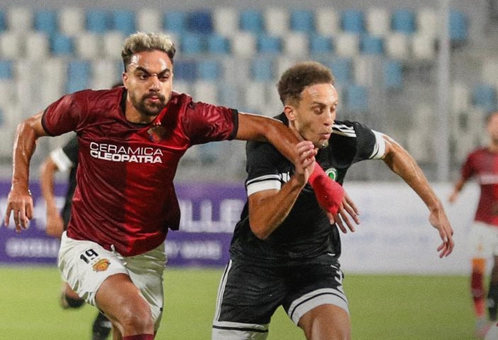 شاهد.. الـ"VAR" يلغي هدفا جاء "بشق الأنفس"