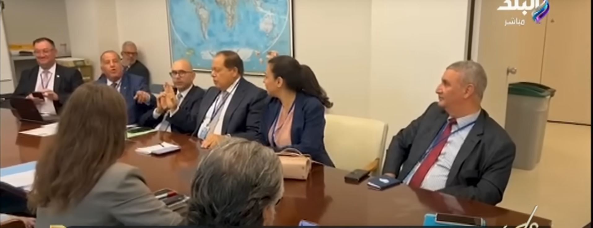 البرلماني المصري محمد أبو العينين ينفعل على المندوب الإسرائيلي (فيديو)