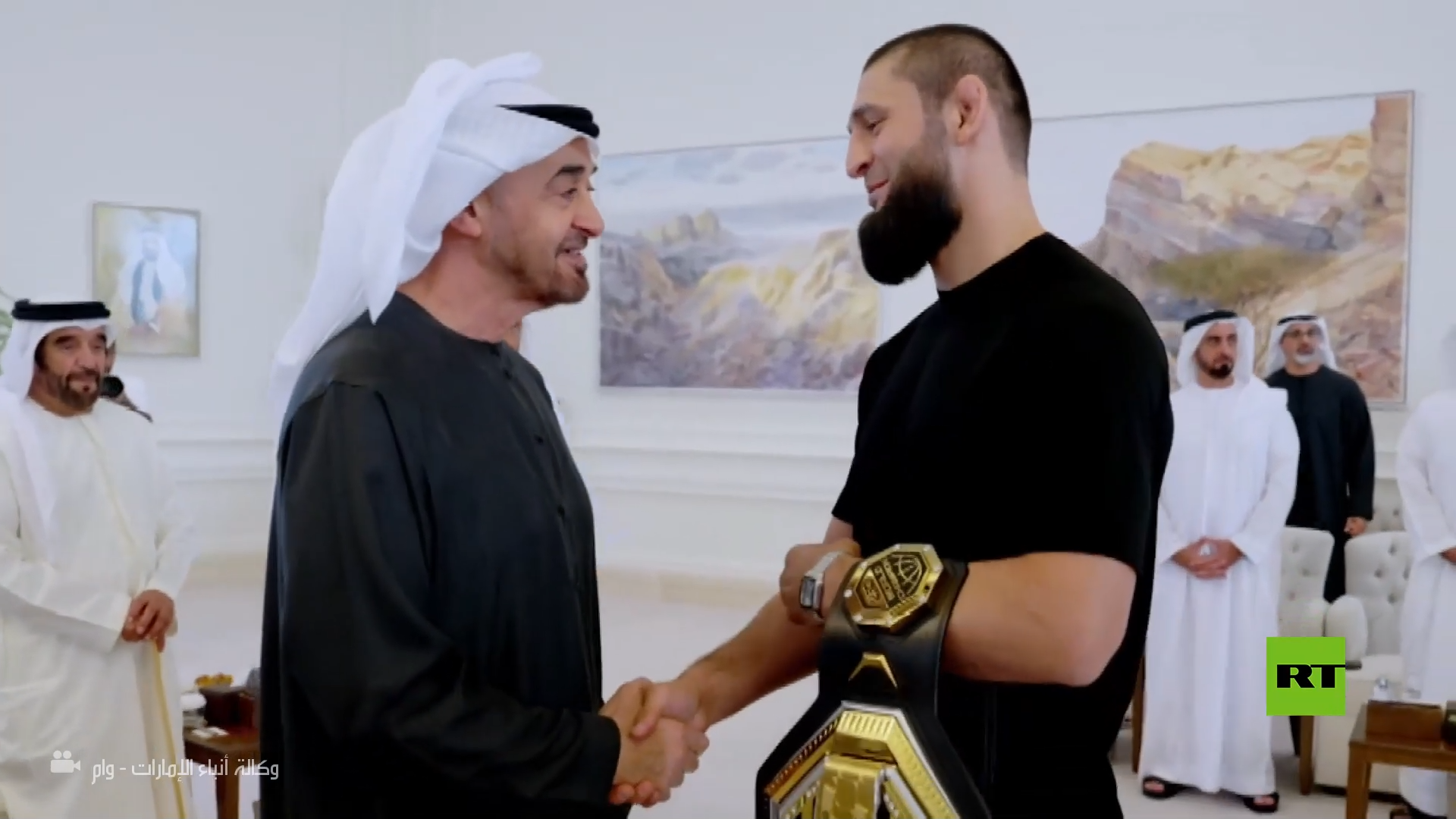 رئيس الإمارات يستقبل بطل العالم في الوزن المتوسط حمزة شيماييف في أبوظبي