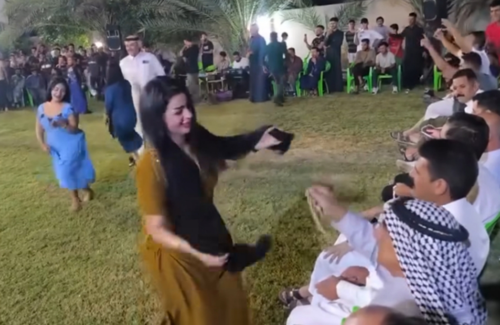العراق.. بث مباشر يفضح حفلا خاصا في بابل (فيديو)