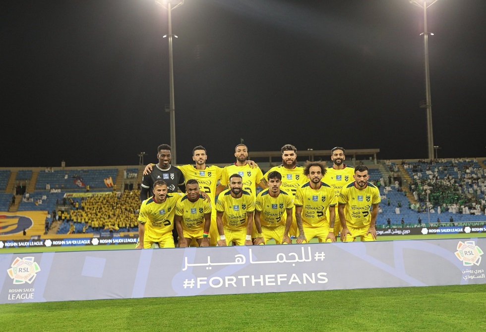 شاهد.. تصرف عمر السومة تجاه جماهير الأهلي