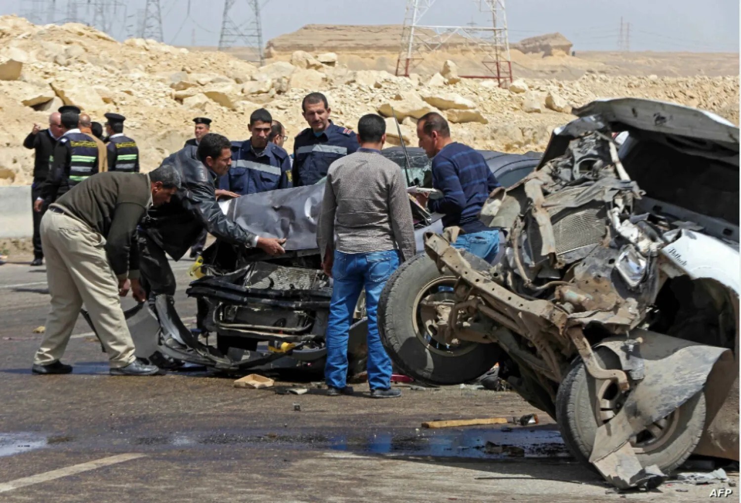 مصر.. مقتل 8 أشخاص بحادث مرور (صور)