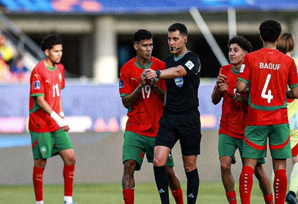 تقنية جديدة للتحكيم في كرة القدم.. بطاقة خضراء تنقذ المغرب أمام إسبانيا في مونديال الشباب