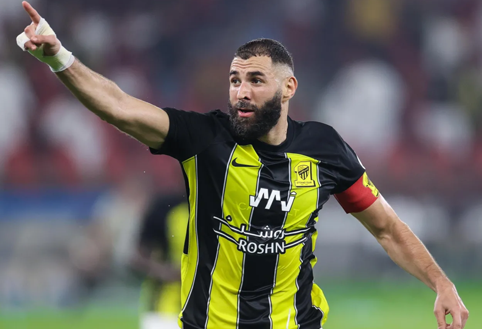 الاتحاد السعودي يرد رسميا على أنباء رغبة بنزيما في الرحيل عن الفريق