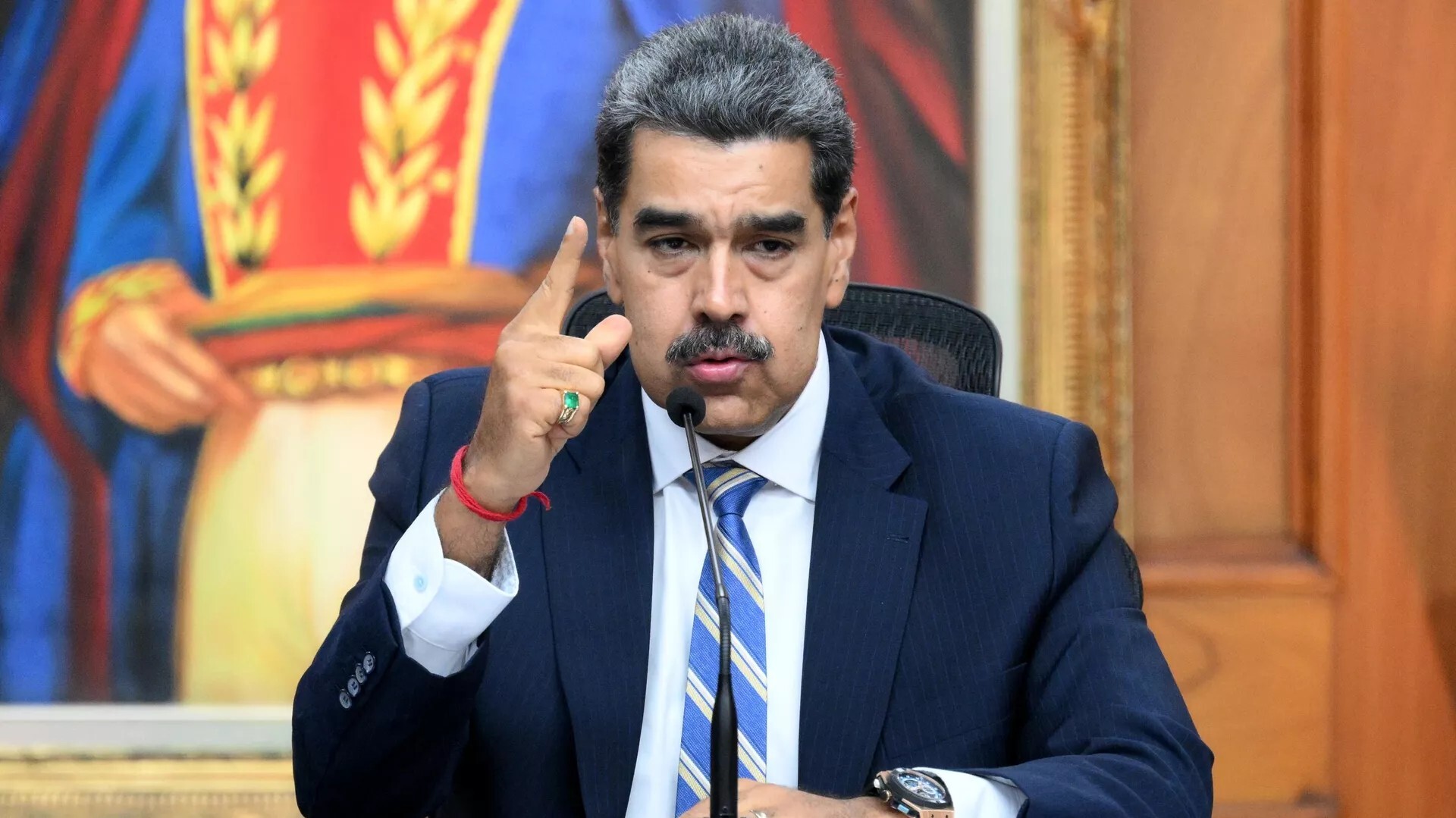 مادورو يوقع مرسوما لإعلان حالة الطوارئ إذا تعرضت فنزويلا لهجوم عسكري أمريكي