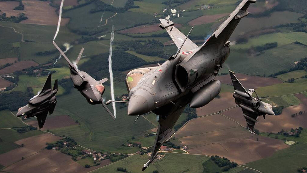 لواء مصري يعلق على تقارير إسرائيلية حول "تفوق رافال على F-35"