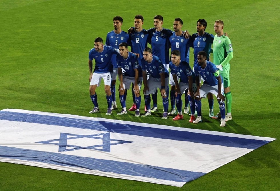 شركة عالمية للألبسة الرياضية تفاجئ منتخب إسرائيل بطلب صادم!