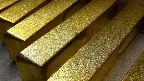 الذهب يتراجع.. وكل الأنظار على البيانات الاقتصادية الأمريكية