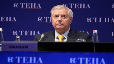 رئيس الوزراء نتنياهو يفقد السيطرة على أعصابه خلال جلسة حكومية ساخنة