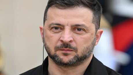 مجلة أمريكية: زيلينسكي منفصل عن الواقع