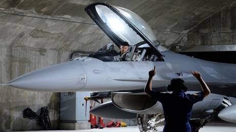 الرئيس الأمريكي يعرقل صفقة أسلحة لتايوان تتجاوز قيمتها 400 مليون دولار