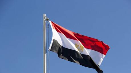 عاجل - مصر ترد ببيان على تقارير زيادة تواجد جيشها في سيناء 
