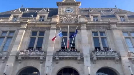  بلدية فرنسية ترفع العلم الفلسطيني 