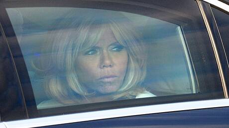  صحفية أمريكية تشن حملة ضد زوجة ماكرون وتطالب بفحص طبي لتأكيد جنسها