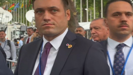 بعد ماكرون.. شرطة مرور توقف أردوغان في شوارع نيويورك 