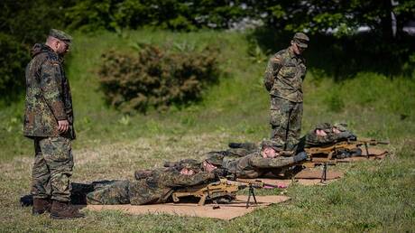  وزير الدفاع الألماني يعلن: التجنيد الإلزامي خيارا مطروحا لسد العجز في الكوادر