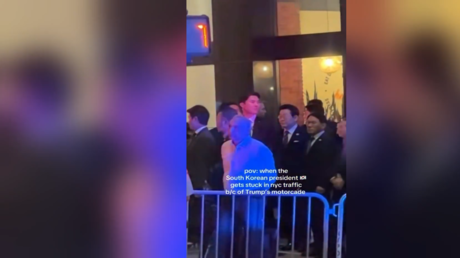 بعد ماكرون وأردوغان.. زعيم بلد آخر يقع في فخ موكب ترامب في نيويورك