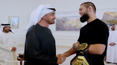 رئيس الإمارات يستقبل بطل العالم في الوزن المتوسط حمزة شيماييف في أبوظبي 