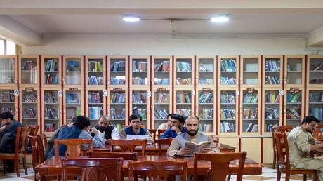 طالبان تحظر 679 كتاباً جامعياً في خطوة مثيرة للجدل بأفغانستان