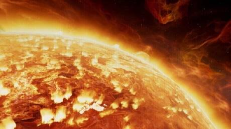 مخبر فلكي يحذر من ارتفاع نشاط التوهجات الشمسية اليوم الاثنين 