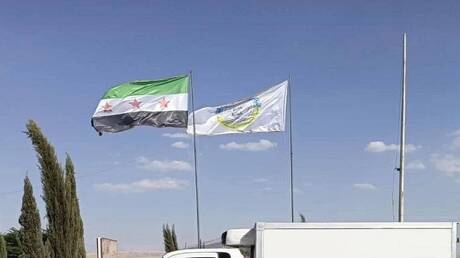  "قسد" ترفع العلم السوري فوق معبر حدودي مع إقليم كردستان 