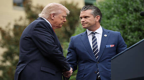 تحضيرات سرية: ترامب وهيغسيث يلتقيان العسكريين لخطوة استراتيجية