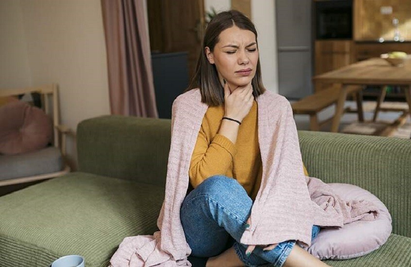 ثلاث طرق لعلاج التهاب الحلق بسرعة