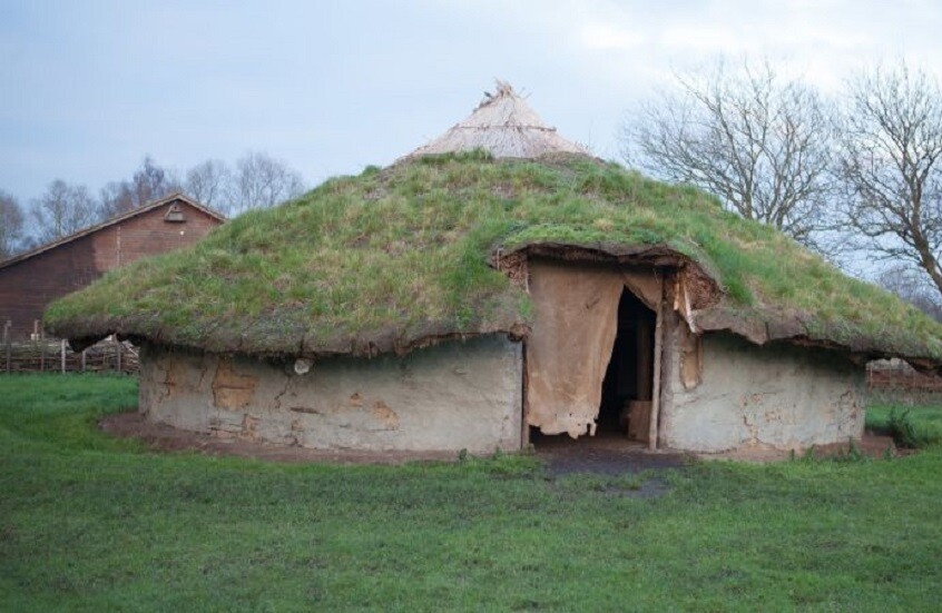 مهارات متقدمة للبدو القدامى.. كيف بنت قبائل السهل الروسي مساكن متنقلة من الطوب والطين