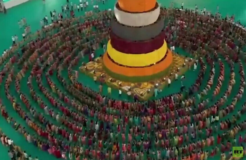 1354 امرأة هندية يحطمن رقمين قياسيين عالميين في غينيس