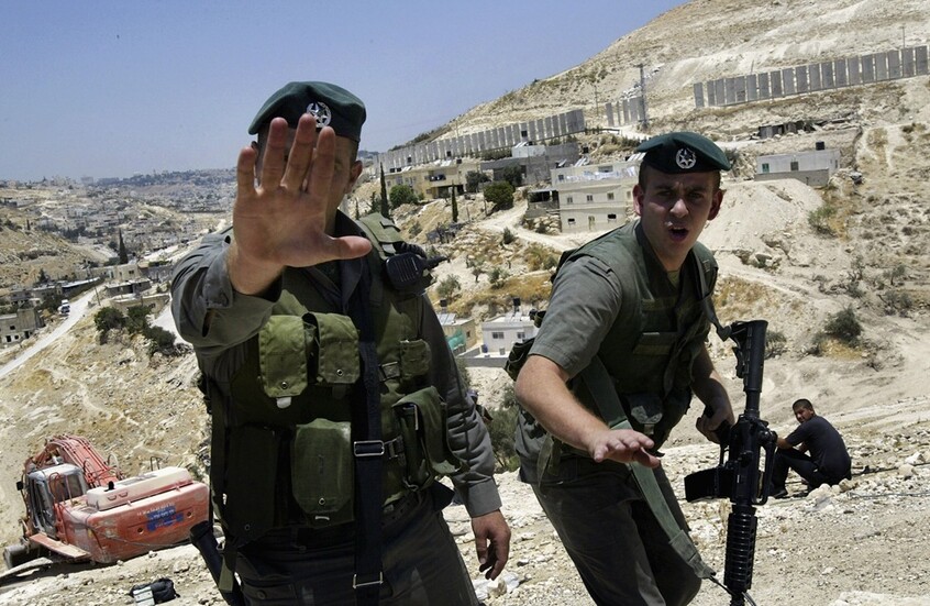 الجيش الإسرائيلي يعلن ضبط  15 صاروخا قيد التصنيع في بيتونيا شمال رام الله (صور+ فيديوهات)