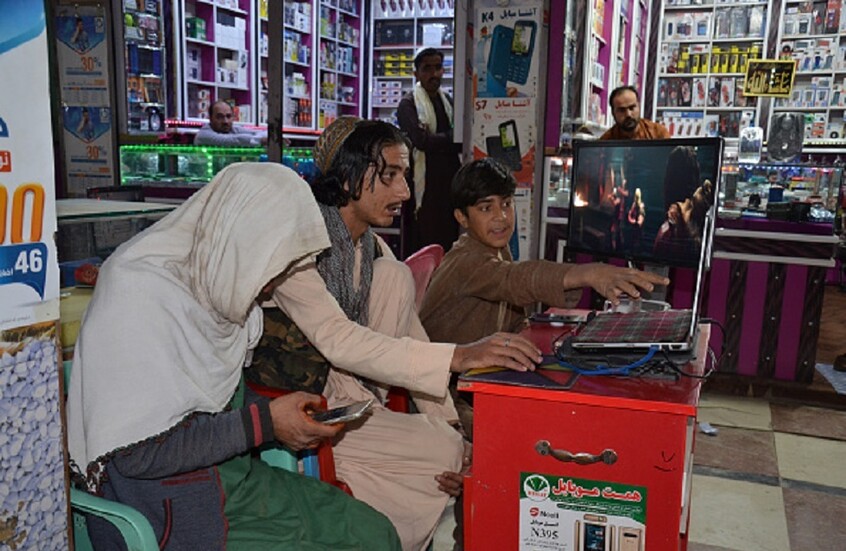 بقرار من "طالبان".. أفغانستان من دون اتصالات وتعيش في عصر ما قبل الإنترنت لليوم الثالث