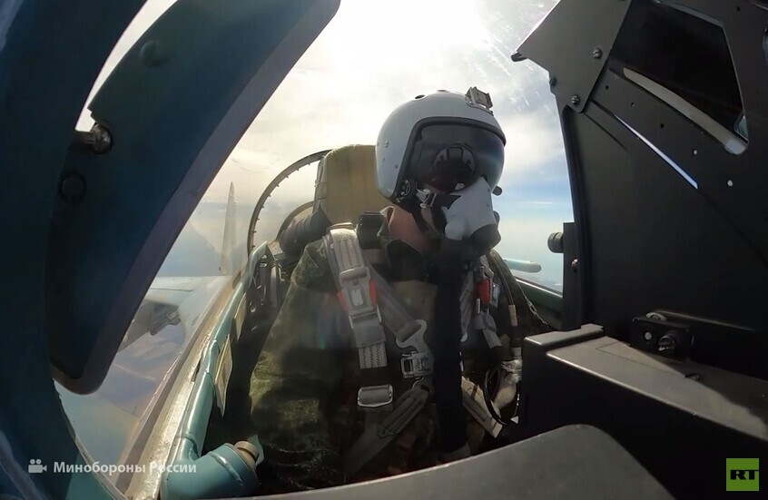 مشاهد لمقاتلات روسية من طراز "سو-35"