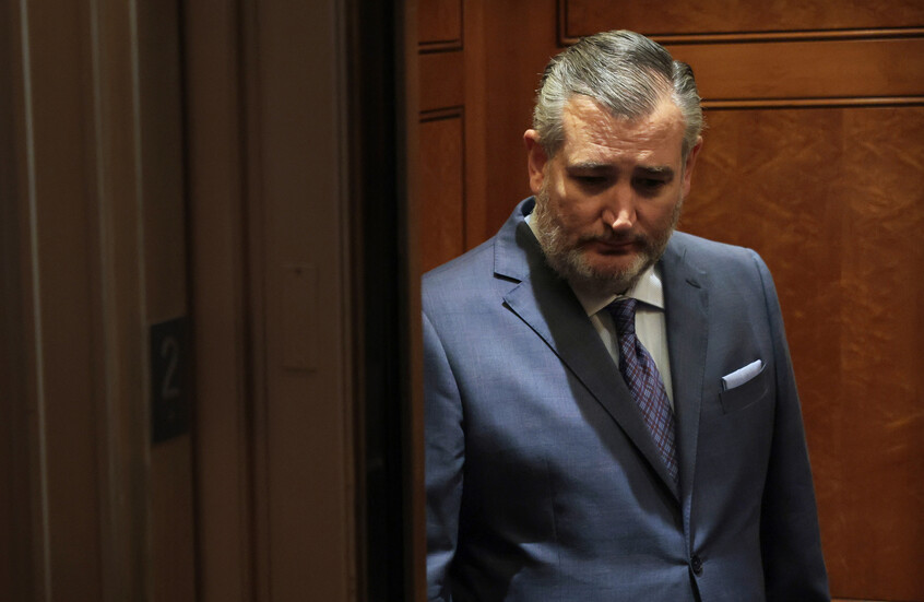 زلة لسان تضع تيد كروز في موقف محرج أمام مجلس الشيوخ (فيديو)