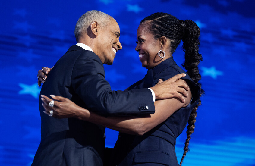 ميشيل أوباما تكشف عن عادة "مقرفة" لزوجها باراك تدفعها للرغبة بـ "ضربه على رأسه"