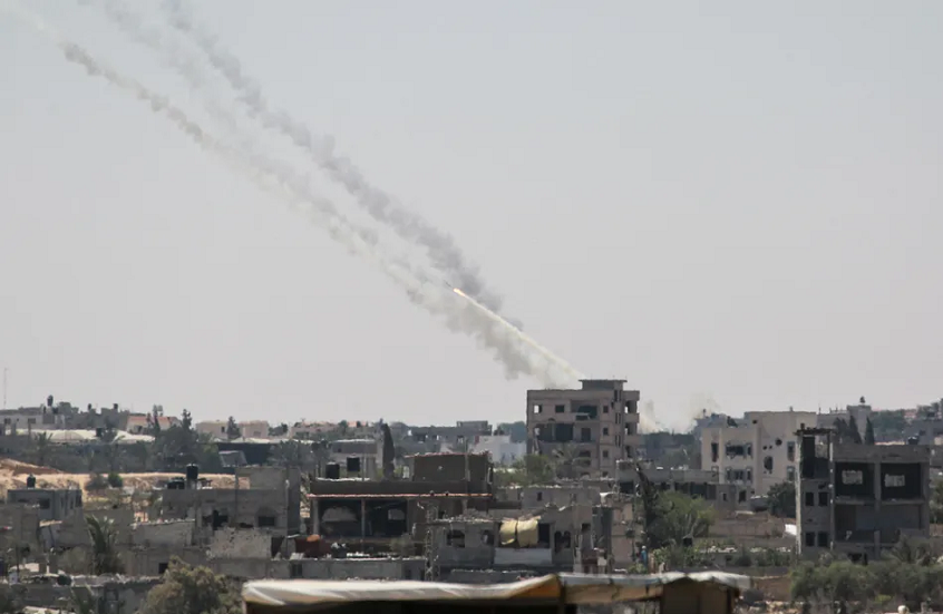 اطلاق صواريخ من قطاع غزة باتجاه إسرائيل وأدرعي ينشر بيانا (فيديوهات)