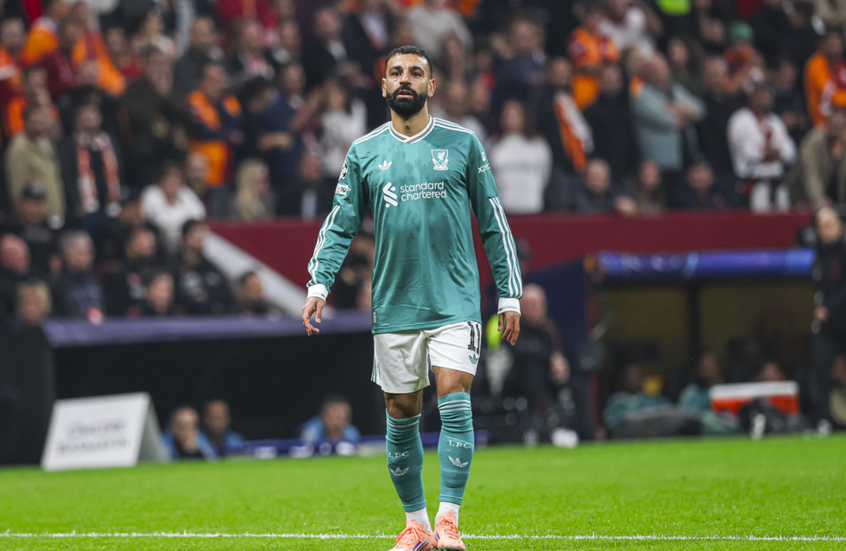 لماذا تجنب صلاح التوقيع على قميص منتخب فلسطين بعد مباراة غلطة سراي؟ (فيديو)