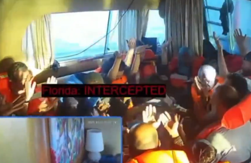 لحظة استيلاء القوات الإسرائيلية على قارب "فلوريدا" ضمن أسطول الصمود