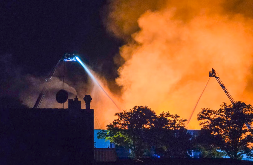 ألمانيا.. حريق ضخم بمنطقة صناعية يتسبب في خسائر تقارب 75 مليون يورو