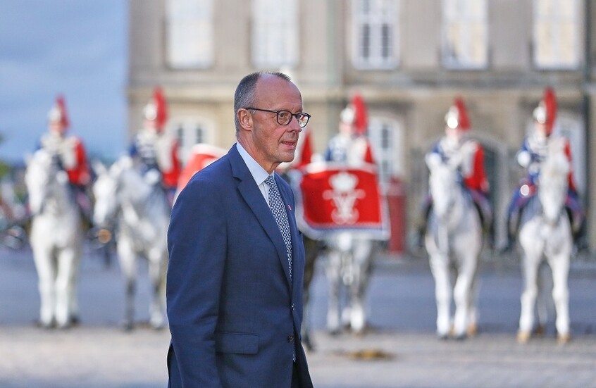 "بلومبرغ": وزير ألماني يغمى عليه خلال اجتماع للائتلاف الحاكم بحضور ميرتس