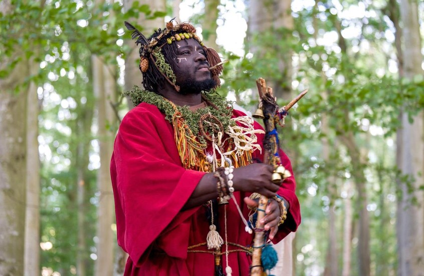 اسكتلندا.. إبعاد زعيم "مملكة كوبالا" وزوجته بعد صدور أمر إخلاء فوري من المحكمة (صور + فيديو)