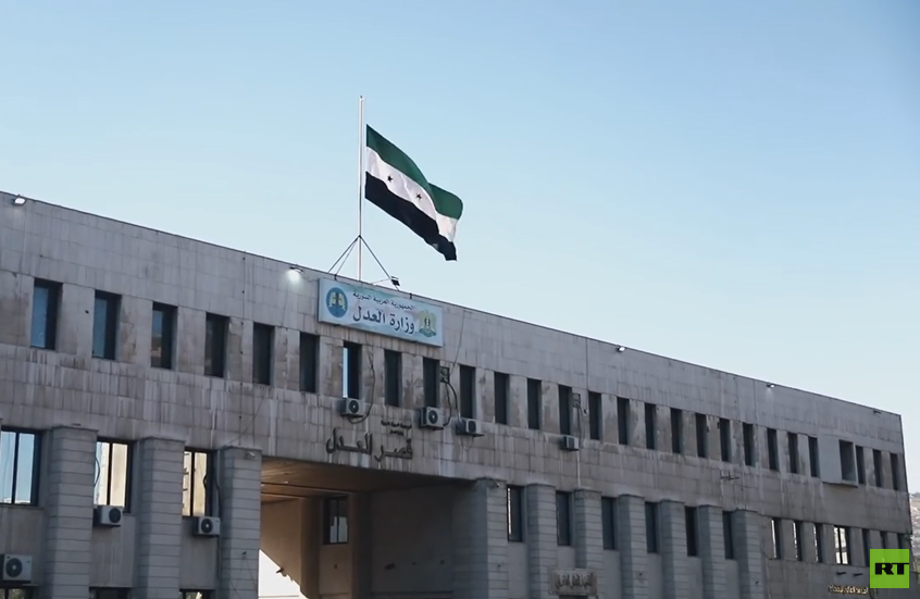 العدل السورية تحسم الجدل حول صدور أحكام بإعدام المفتي حسون وعدد آخر من المسؤولين في عهد الأسد