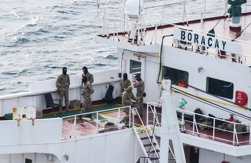 فرنسا تفرج عن ناقلة نفط احتجزتها بذريعة "الأثر الروسي"