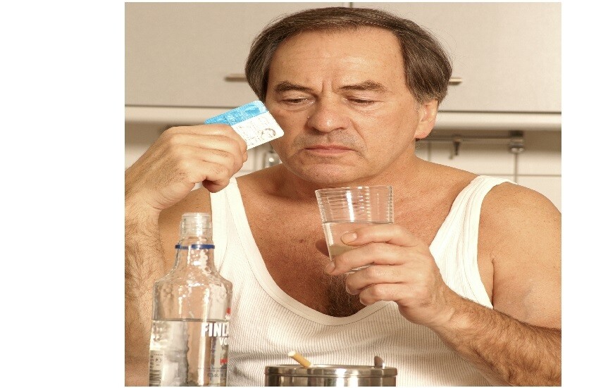 مخاطر تناول الأسبرين لعلاج صداع الكحول